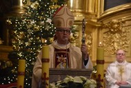 Biskup Jan Piotrowski podczas Pasterki: Bądźmy wśród tych, którzy idą ku Chrystusowi