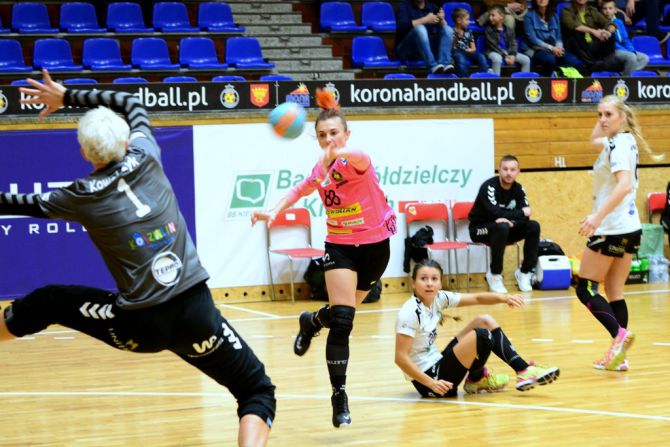 Szczypiornistki Korony Handball wznowiły treningi. W czwartek mecz z Sośnicą