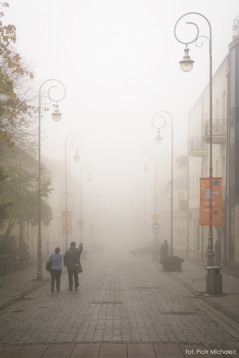 Bardzo słaba widoczność w Kielcach i regionie. Zalega gęsta mgła