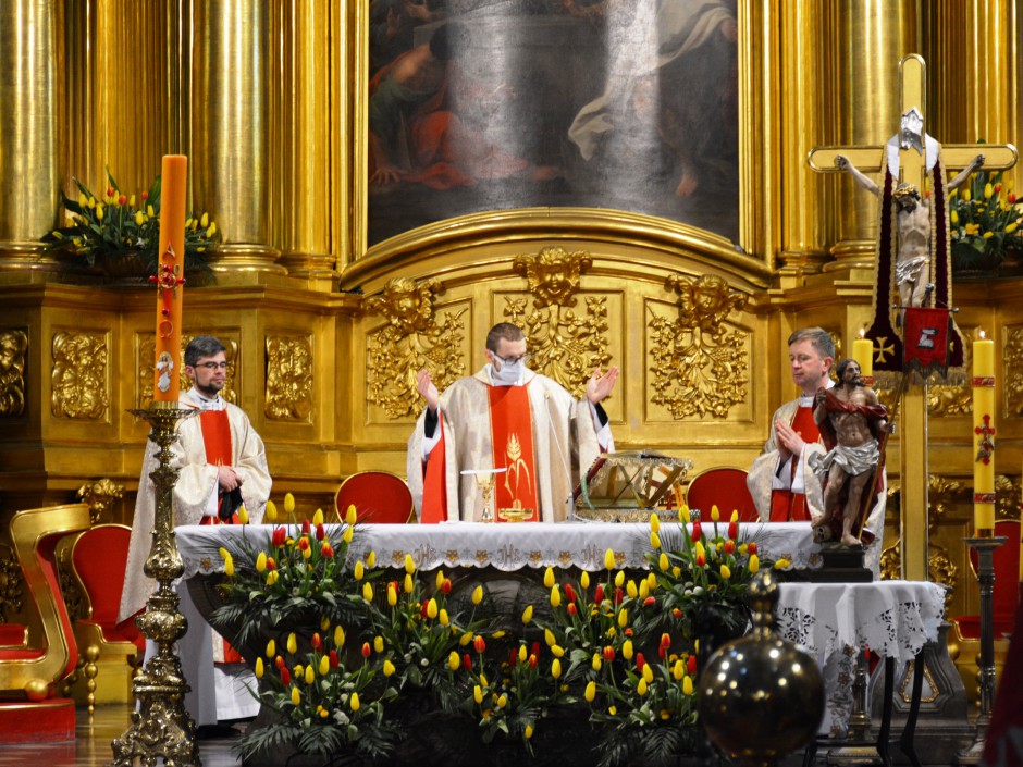 Msza Święta w intencji ofiar katastrofy pod Smoleńskiem