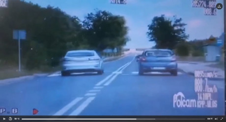 [WIDEO] Niebezpieczne manewry kierowców we Włoszczowie. Policjanci nagrali filmy