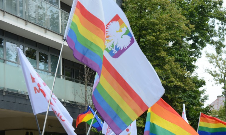 Rada Powiatu Kieleckiego przeciwko ideologii LGBT