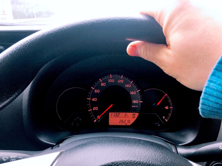 Dlaczego auto gaśnie na wolnych obrotach? 5 możliwych przyczyn