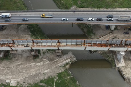 Stalowa konstrukcja mostu w Sandomierzu już zamontowana
