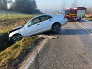 [FOTO] Kraksa w Chełmcach. Jedna osoba w szpitalu