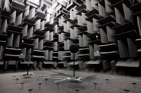 Od laboratorium po orbitę: Co naprawdę słychać w komorach bezechowych i na pokładzie ISS?