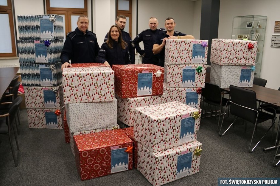 Policjanci... pomocnikami Świętego Mikołaja!