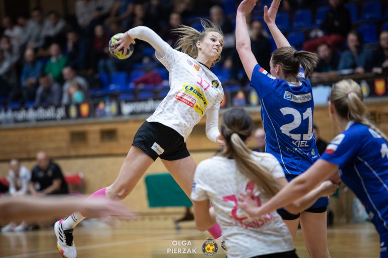 Pewne zwycięstwo Korony Handball w Gliwicach. Debiut kolejnej młodej zawodniczki