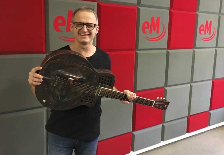 Z gitarą na Ty - wywiad z Piotrem Resteckim