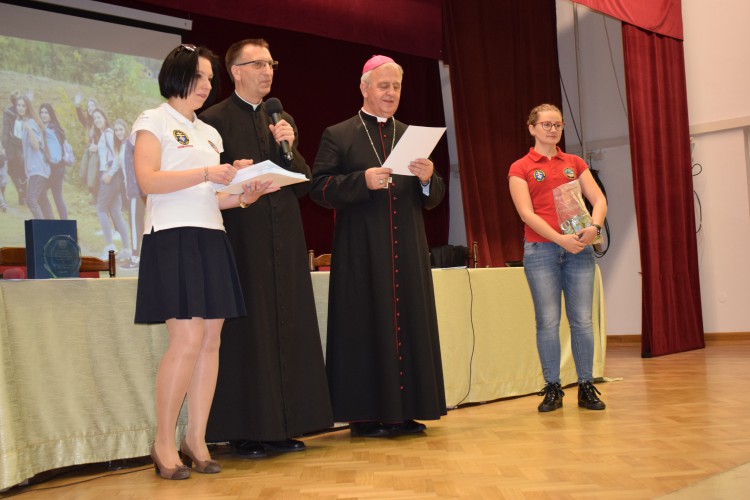 [GALERIA] Biskup Jan Piotrowski wręczył dyplomy przewodnikom świętokrzyskim