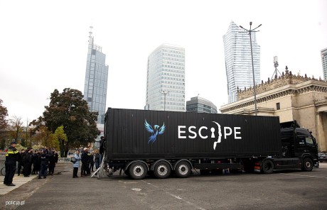 Uświadamia traumę ofiar handlu ludźmi - „Escape Truck” w Końskich