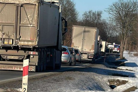 Zderzenie dwóch aut w Napękowie. Są utrudnienia