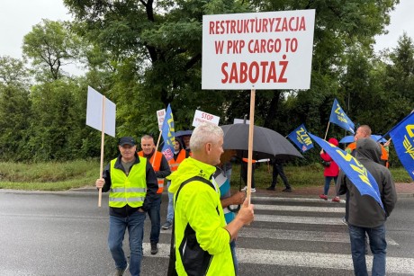 [FOTO] „Tiry na tory” – kolejarze protestują w regionie