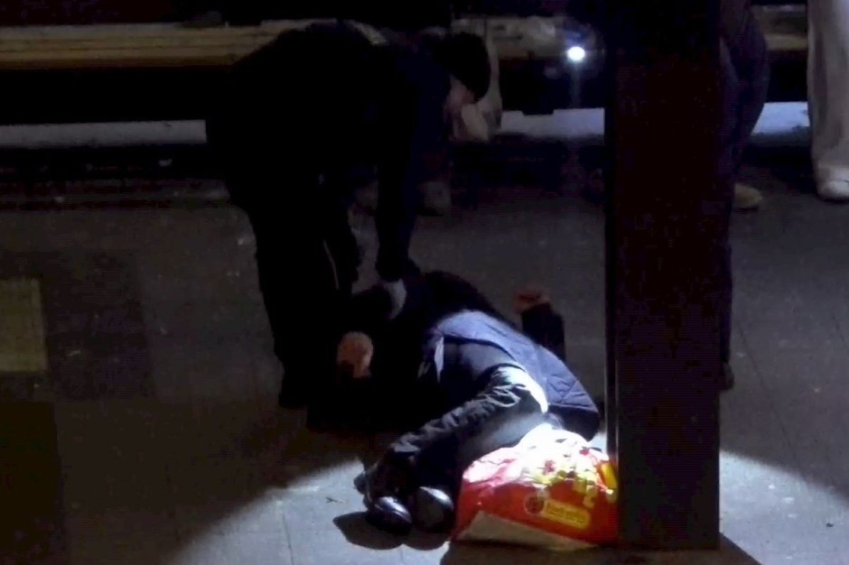 Czujność operatora monitoringu uratowała życie mężczyźnie