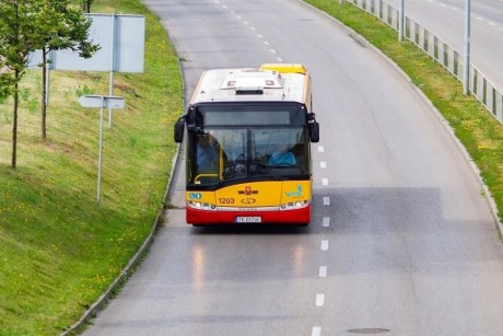 Zderzenie osobówki i autobusu komunikacji miejskiej