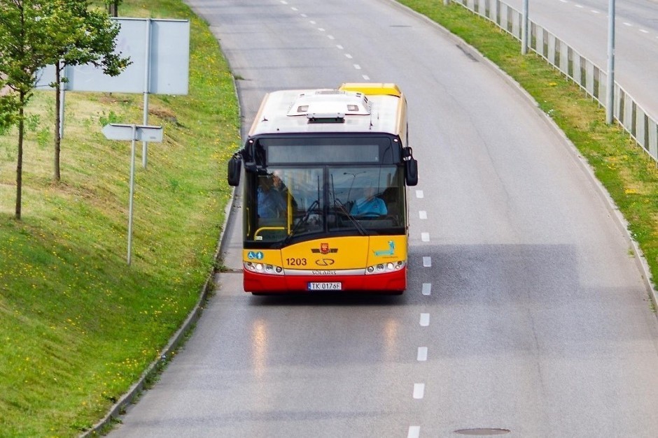 Zderzenie osobówki i autobusu komunikacji miejskiej