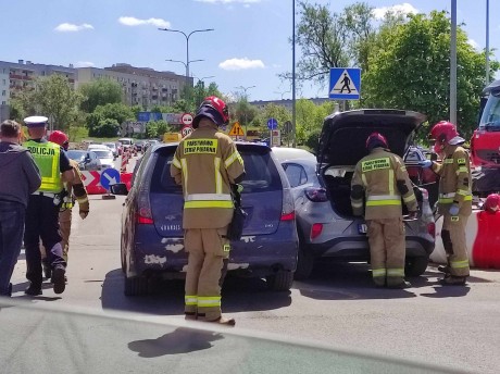 Groźny wypadek na północy Kielc. Dwie osoby w szpitalu