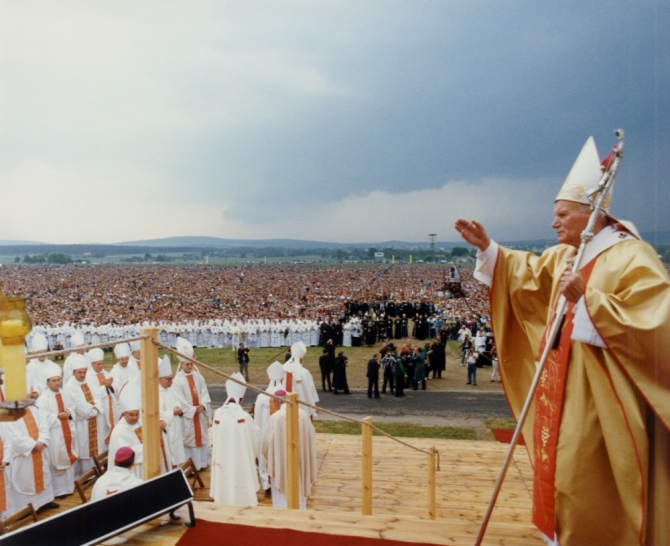 Uczczą świętego Jana Pawła II