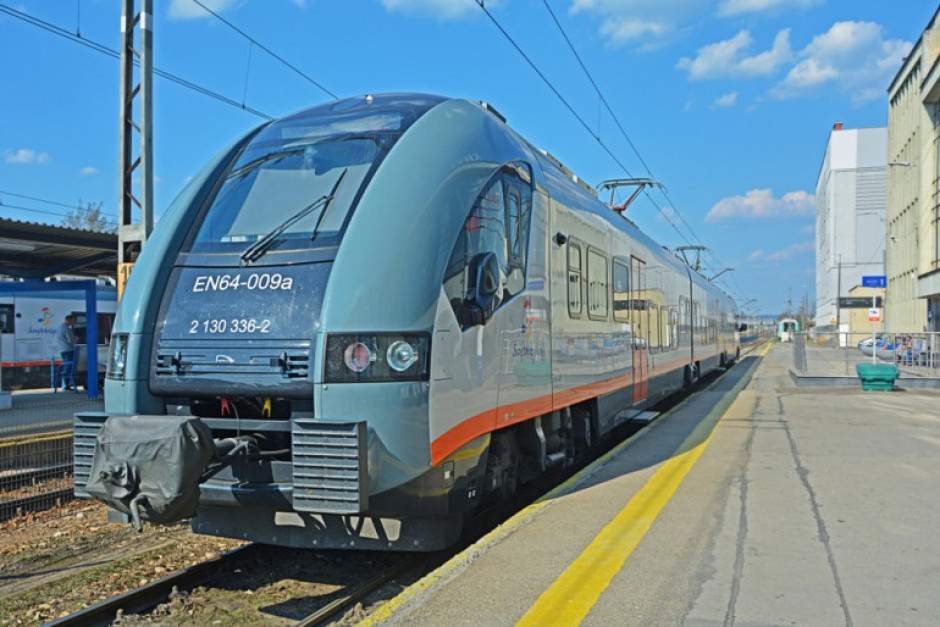 Wygodna podróż koleją ze Skarżyska do Kielc i Kozłowa