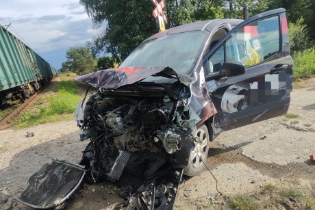 Wypadek na przejeździe kolejowym w Rytwianach