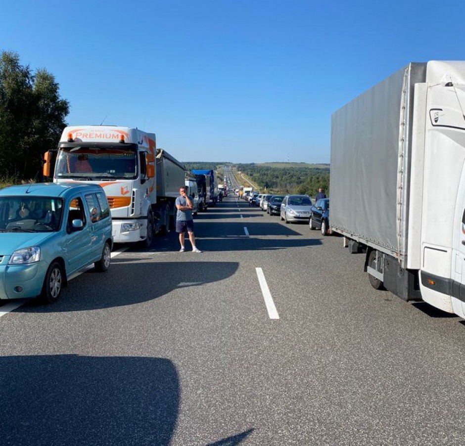 Wypadek w miejscowości Ostojów. Zablokowana S7, na miejscu LPR