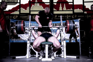 Policjanci wyciskali sztangę