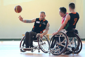 „Scyzory” z brązem