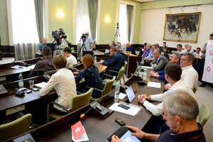 Radni wyrazili zgodę na przyznanie pieniędzy na wymianę murawy