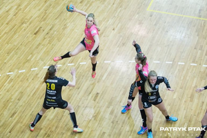 Korona Handball gra w Tczewie. Na horyzoncie fotel lidera