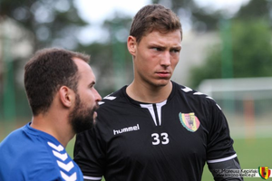 Bramkarz z rezerw FC Koln sprawdzany w Koronie