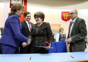 Pieniądze na domy i kluby w programie Senior+