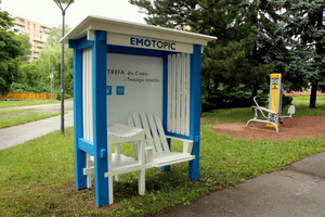 Można przewinąć i nakarmić. Specjalna ławeczka stanęła w Kielcach