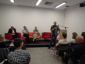 Licealiści poznają historię