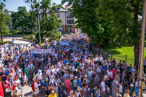 [VIDEO, GALERIA]  Tłumy kielczan na Marszu dla Życia i Rodziny w Kielcach.