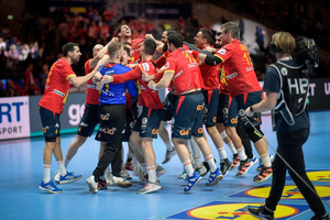 Hiszpania zostaje na tronie