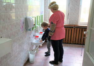 Mierzenie temperatury, izolatki, oddzielne szatnie - przedszkola ruszyły z nowymi zasadami