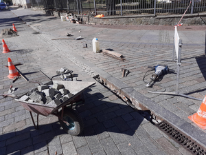 Zabetonowali kanał deszczowy na 