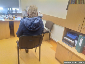 Chciał włamać się do baru, więc wybił szybę… muszlą klozetową