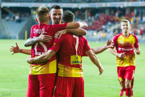 Trzy na trzy. Korona z kolejnym zwycięstwem