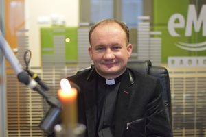 Ksiądz dr Marceli Frączek: Zapalona świeca jest symbolem Chrystusa
