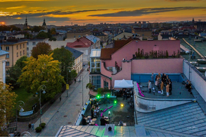 Zespół ToON zagrał koncert na dachu siedziby Radia eM