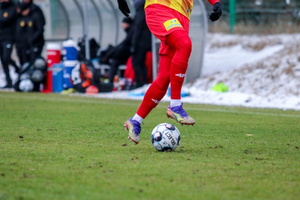 Korona grała nieźle, ale przegrała sparing. Testowała młodego obrońcę