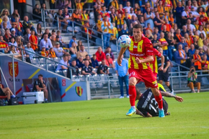 Korona na warsztacie grafików. Będzie miała trzeci komplet strojów