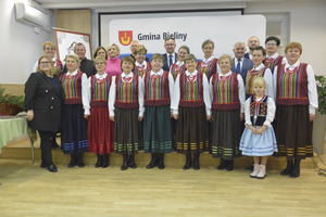 „Echo Łysicy” z Bielin wydało świąteczną płytę. Promuje ją teledysk