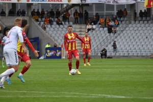 Jedni walczą o awans do elity, inni o utrzymanie. Losy byłych „Koroniarzy