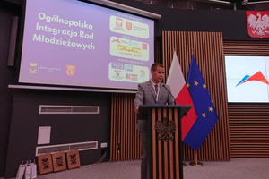 Młodzieżowi radni z całego kraju debatują w Kielcach