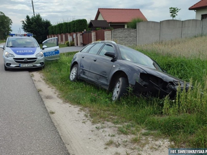 „Trochę” wypił zanim wsiadł do auta. Skończył w rowie