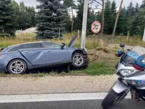 Tragiczny wypadek w Szczeglinie. Auto w rowie, nie żyje mężczyzna