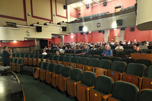 Obejrzeli film „Biała Odwaga”. Pokaz poprzedził komentarz historyka IPN