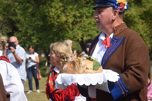 [FOTO] Święto chleba w Tokarni z plenerowym studiem Radia eM